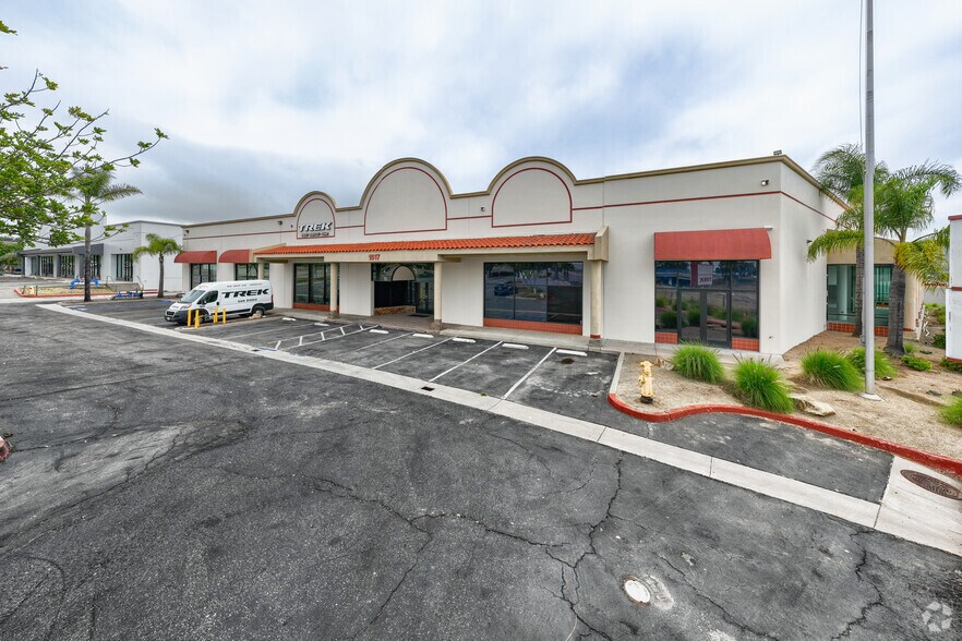 More Photos Of 1617 Capalina Rd, San Marcos Showroom For Lease