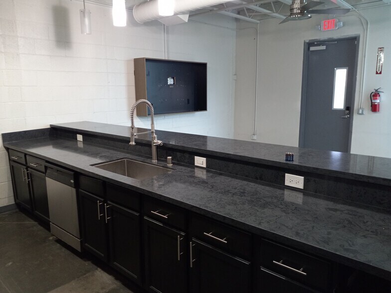 More Photos Of 4071 Silvestri Ln, Las Vegas Showroom For Sale