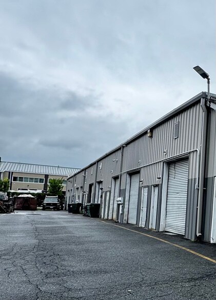More Photos Of 801 Butler St, Chesapeake Light Manufacturing For Sale