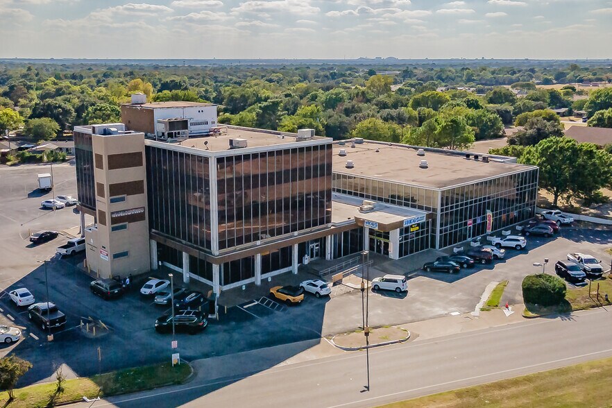 More Photos Of 2520 W Irving Blvd, Irving Office For Lease