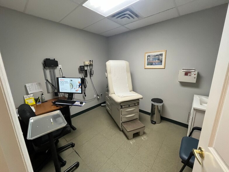 More Photos Of 40 Bey Lea Rd, Toms River Medical For Sale