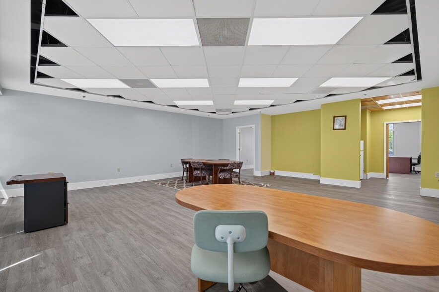 More Photos Of 1060-1090 Loftis Blvd, Newport News Office Residential For Sale