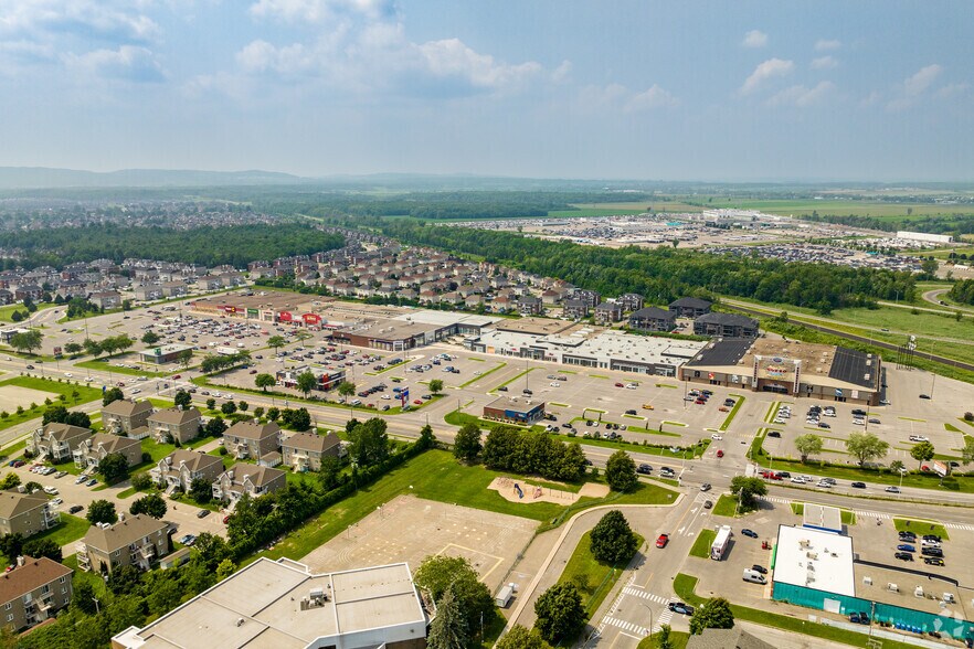 More Photos Of 2801 Boul Des Promenades, Sainte-Marthe-sur-le-Lac Freestanding For Lease
