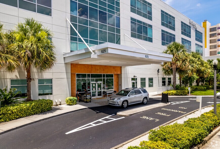 More Photos Of 625 6th Ave S, Saint Petersburg Medical For Lease