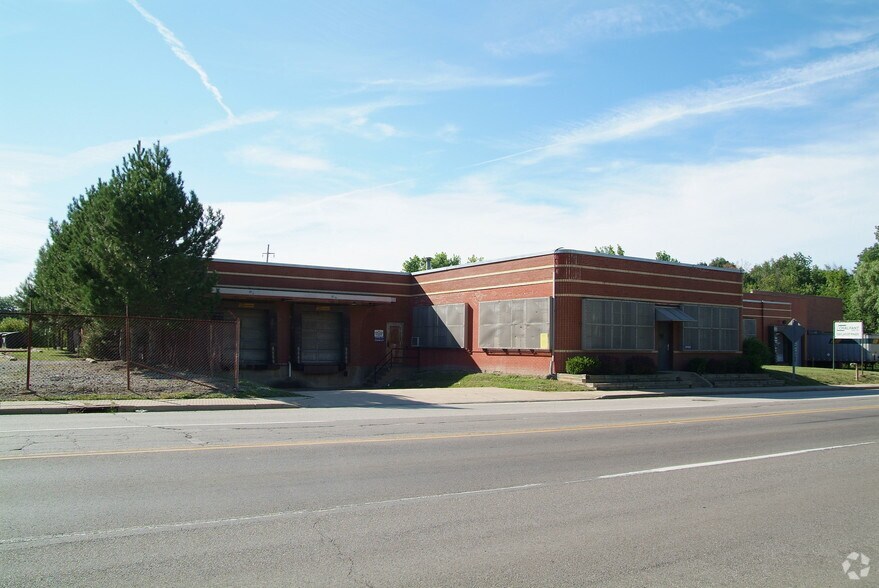 More Photos Of 7005 W River Rd S, Elyria Warehouse For Lease