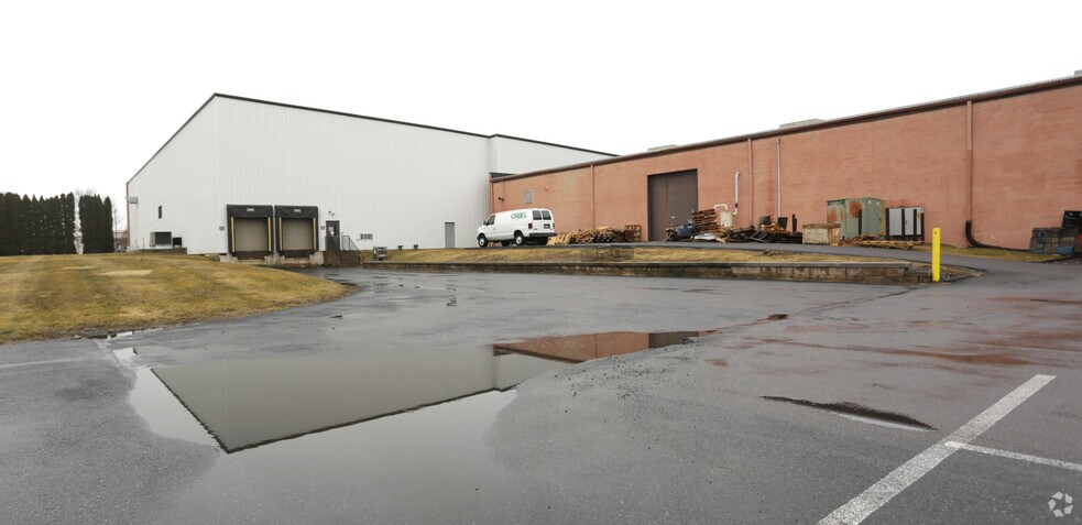 More Photos Of 2 Danforth Dr, Palmer Township Warehouse For Lease