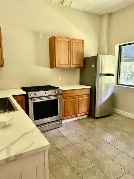 More Photos Of 3045 Union Rd, White House Warehouse For Sale