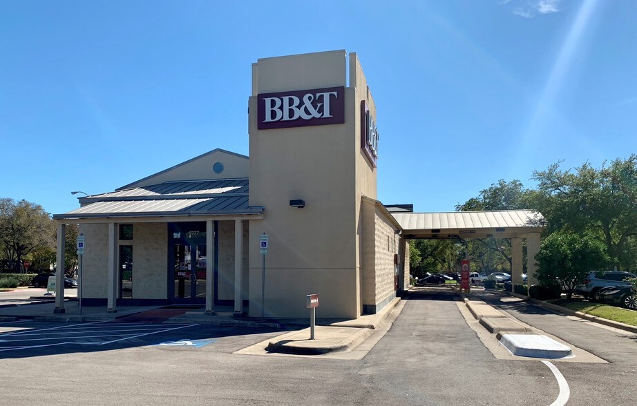 More Photos Of 9777 Great Hills Trl, Austin Bank For Lease