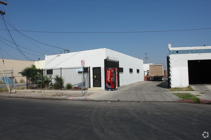 Primary Photo Of 14641-14643 Lull St, Van Nuys Warehouse For Lease