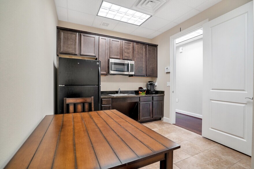 More Photos Of 2219 Sawdust Rd, The Woodlands Medical For Sale