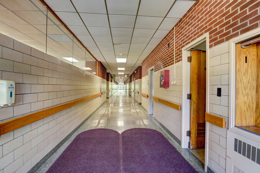 More Photos Of 4960 Hill Rd, Kennedy Schools For Lease