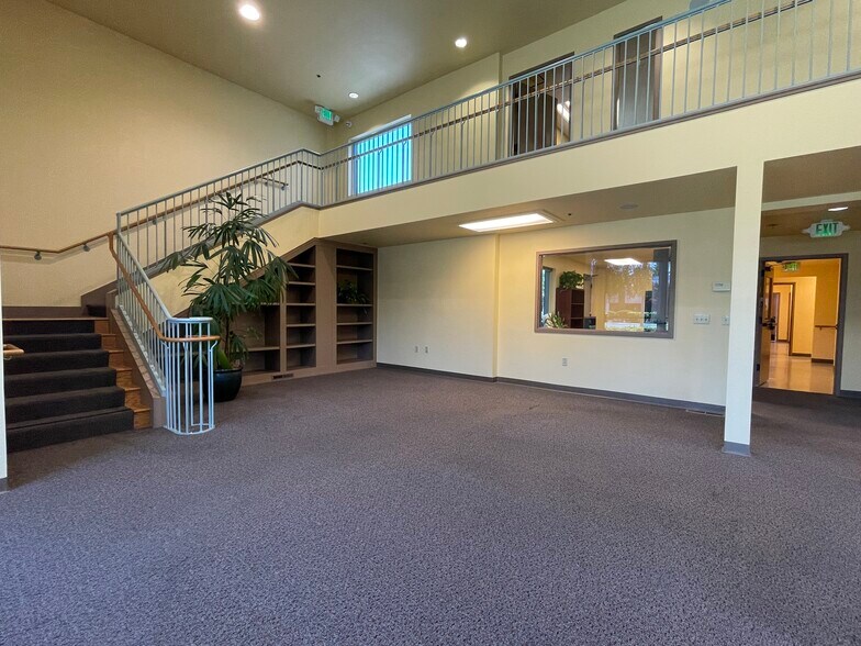 More Photos Of 943 N Shoreline Blvd, Mountain View Light Manufacturing For Lease