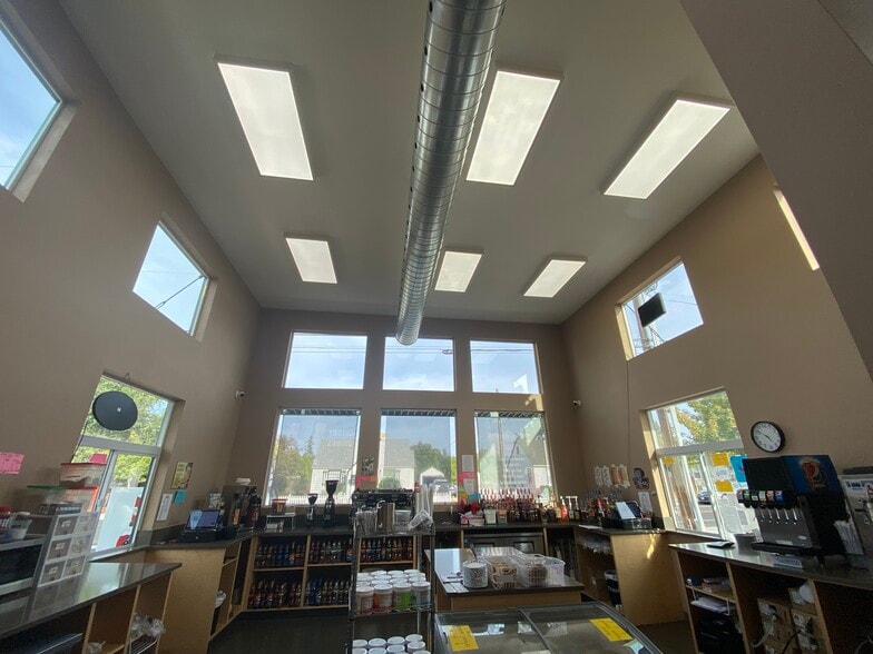 More Photos Of 900 S College Ave, College Place Freestanding For Sale