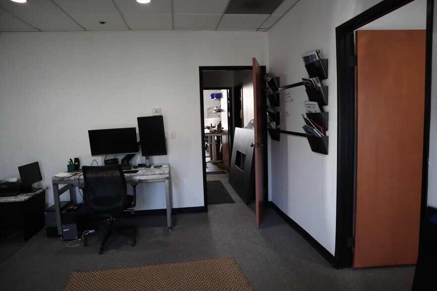 More Photos Of 1260 N Hancock St, Anaheim Showroom For Lease