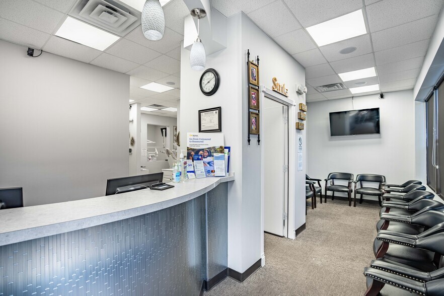More Photos Of 8332 Richmond Hwy, Alexandria Storefront For Lease