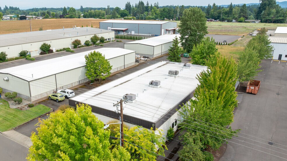 More Photos Of 3200 NE Rivergate St, Mcminnville Service For Sale