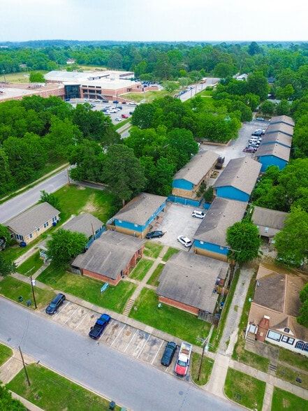Primary Photo Of 911 University Ave, Huntsville Apartments For Sale