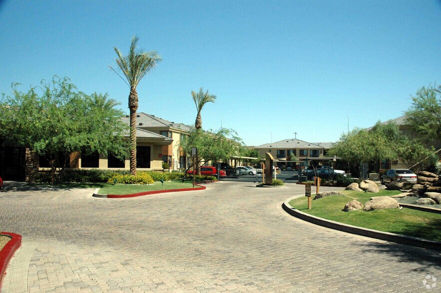 More Photos Of 2501 W Behrend Dr, Phoenix Warehouse For Lease