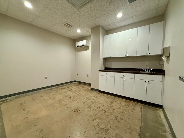 More Photos Of 2105 Juniper Lake Rd, West End Medical For Lease