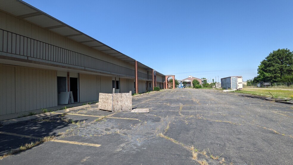 More Photos Of 107-n N Rand Dr, Searcy Hotel For Sale