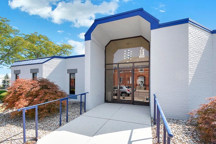 More Photos Of 245 N Seltzer St, Crestline Bank For Sale