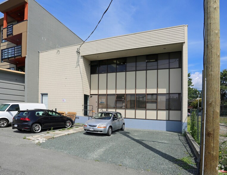 More Photos Of 843 15th St, North Vancouver Warehouse For Lease