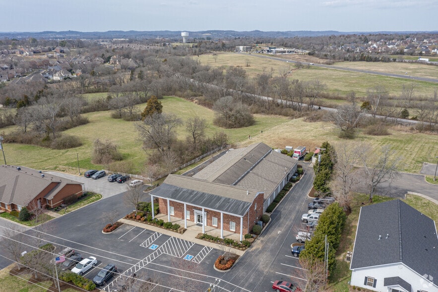 More Photos Of 700 E Main St, Hendersonville Office For Lease