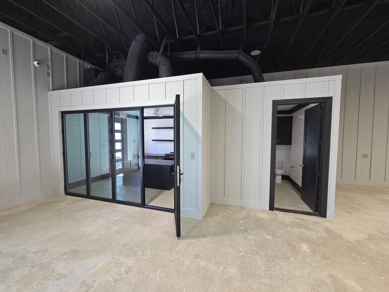 More Photos Of 7726 Harwell St, White Settlement Office For Lease