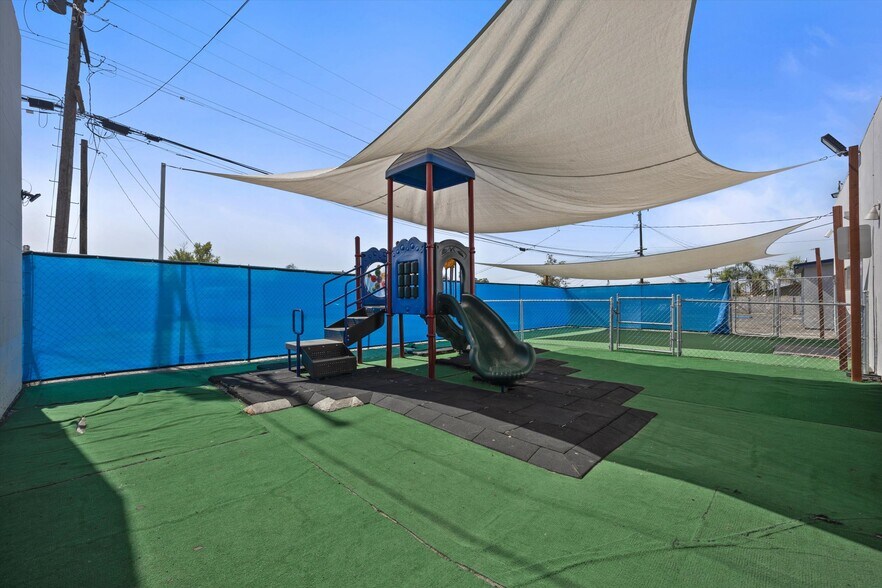 More Photos Of 1307 Columbus St, Bakersfield Specialty For Sale
