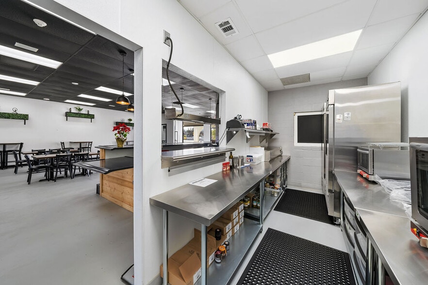 More Photos Of 8115-8149 El Camino Real, Atascadero Storefront Retail Office For Lease