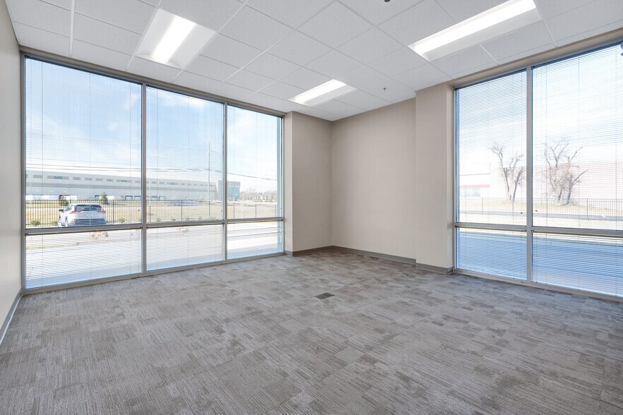 More Photos Of 7777 National Turnpike, Louisville Manufacturing For Lease