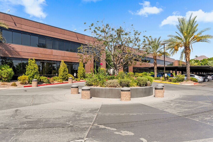 More Photos Of 3333 E Camelback Rd, Phoenix Office For Lease