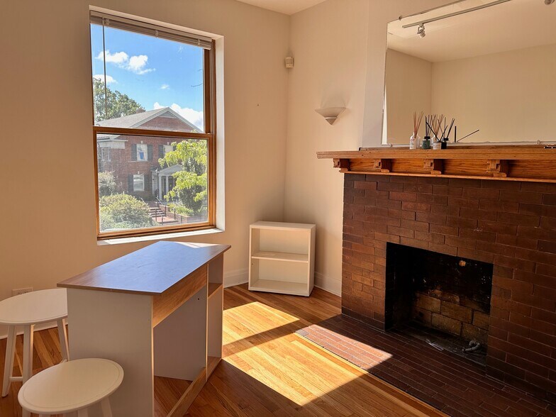 More Photos Of 706 Green Bay Rd, Glencoe Storefront Retail Office For Lease