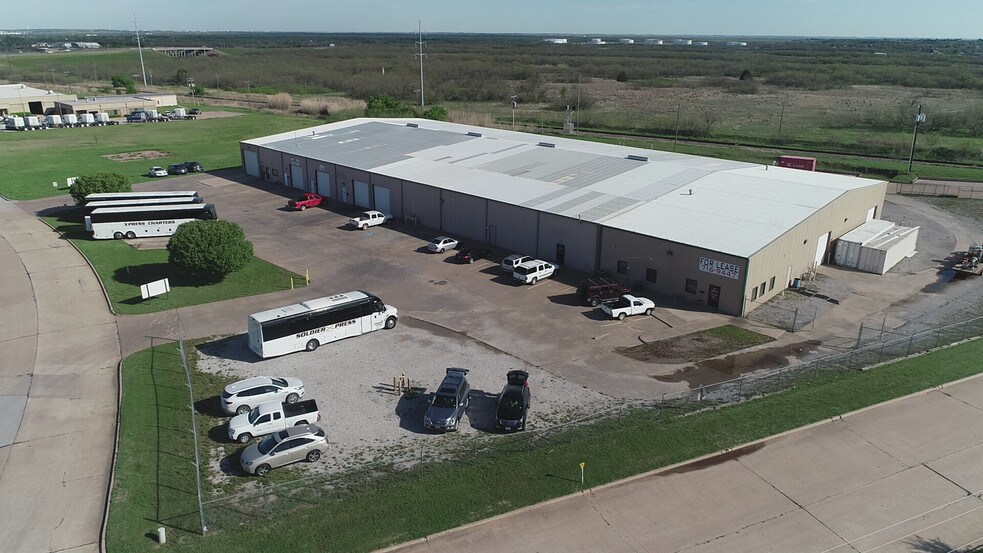More Photos Of 2730 Commerce St, Wichita Falls Flex For Sale