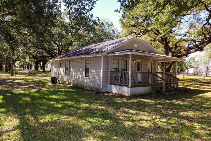 More Photos Of 362 Oakfield Rd, Pensacola Warehouse For Sale
