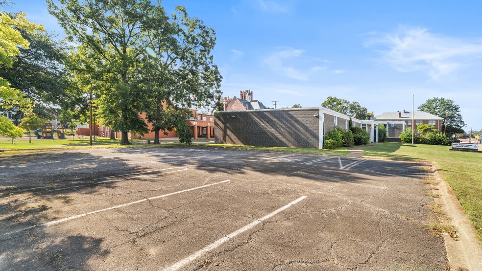 More Photos Of 507 Hickory St, Texarkana Office For Sale