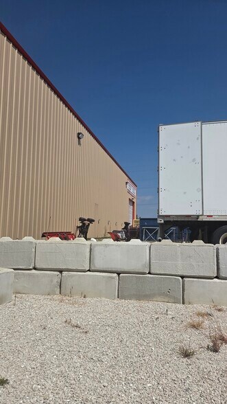 More Photos Of 15 Cooperative Way, Wright City Industrial For Lease