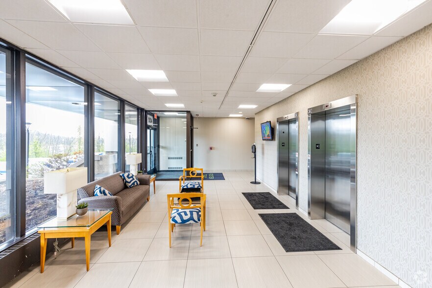 More Photos Of 400 Holiday Dr, Pittsburgh Office For Sale