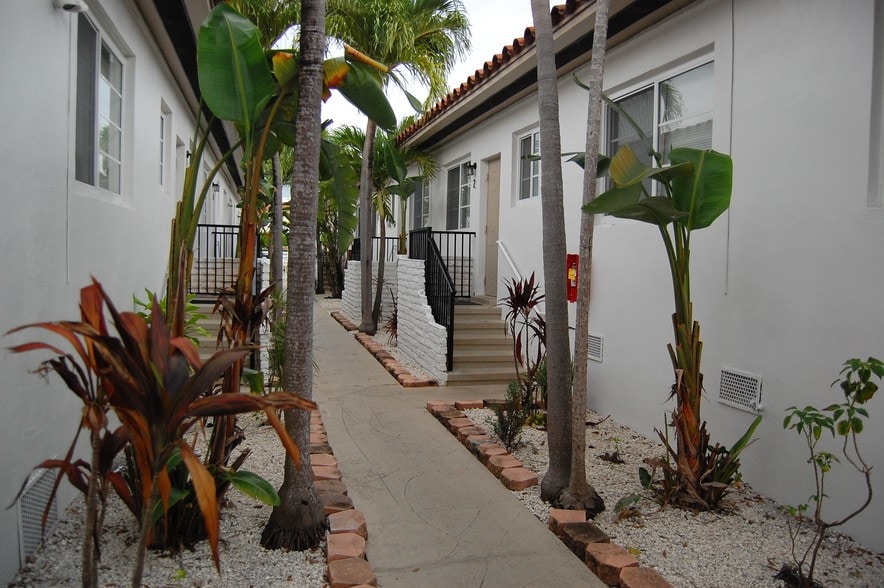 More Photos Of 965 Marseille Dr, Miami Beach Apartments For Sale