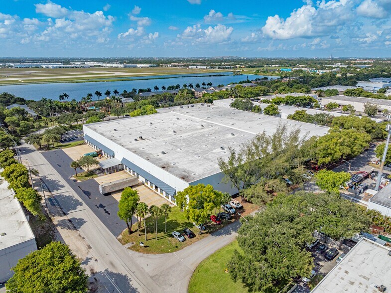 More Photos Of 5255 NW 159th St, Miami Lakes Distribution For Lease