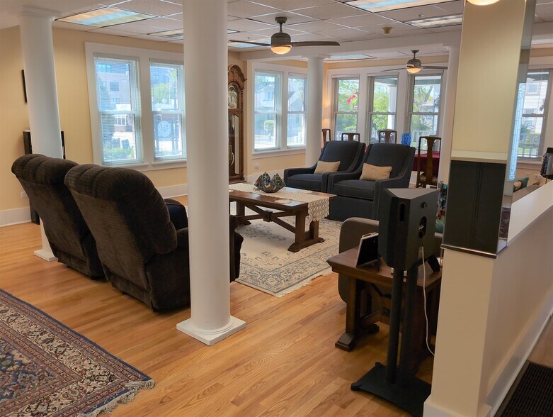 More Photos Of 417 N Hough St, Barrington Medical For Sale