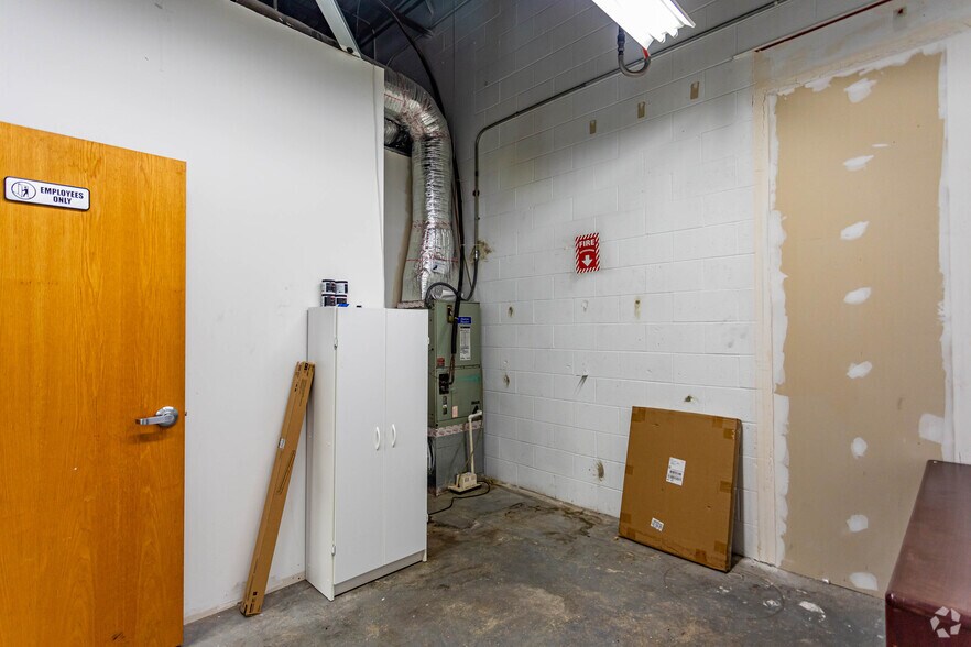 More Photos Of 465 Turnpike St, Canton Manufacturing For Lease