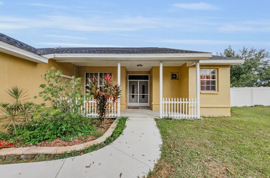 More Photos Of 11748 La Madera Blvd, Port Richey Office For Sale
