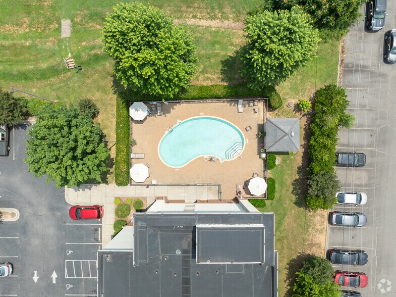 More Photos Of 1508 Cinema Dr, Statesville Hotel For Sale