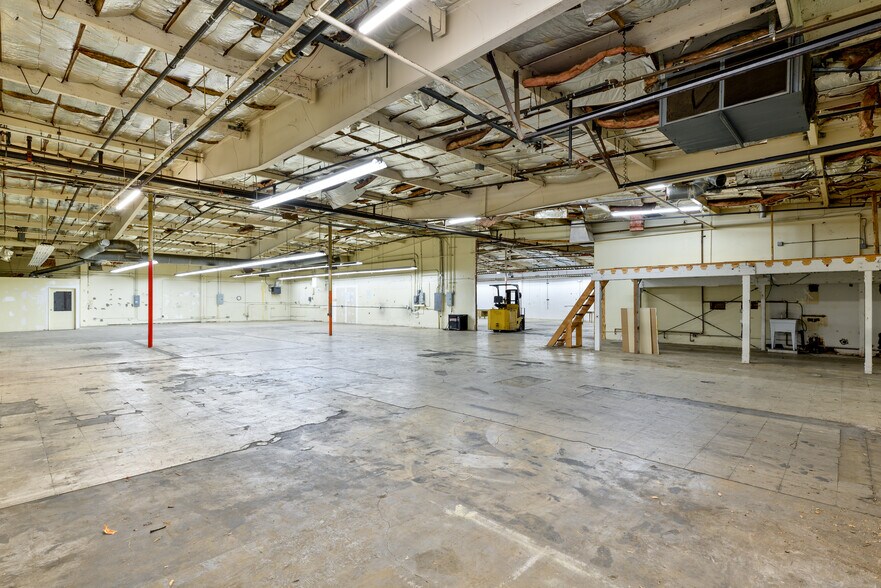 More Photos Of 9030 Winnetka Ave, Northridge Industrial For Lease