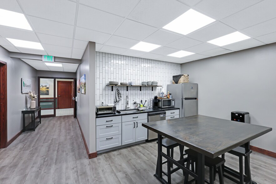 More Photos Of 1131 E Westview Ct, Spokane Medical For Lease