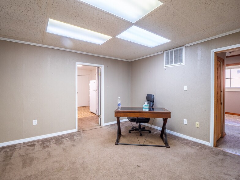 More Photos Of 426 E Wyandotte Ave, Mcalester Office For Sale