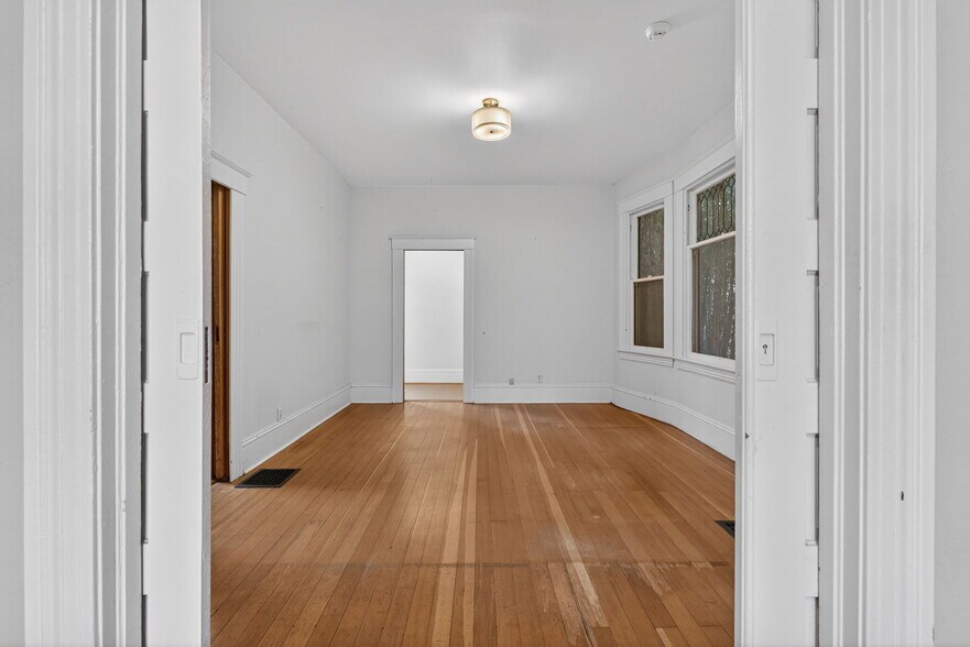 More Photos Of 317 NE Sacramento St, Portland Office For Sale