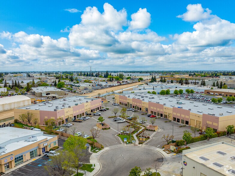 More Photos Of 4300-4308 Resnik Ct, Bakersfield Distribution For Lease