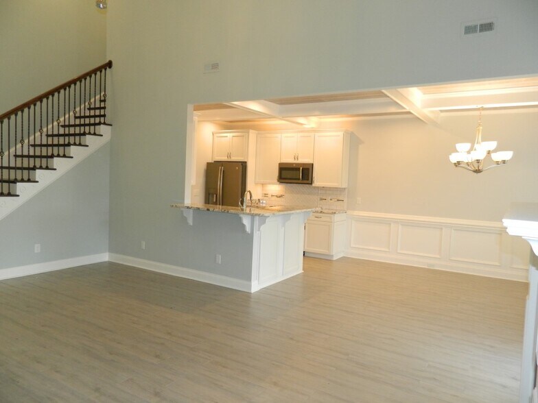 More Photos Of 1600 3rd Loop Rd, Florence Multifamily For Sale